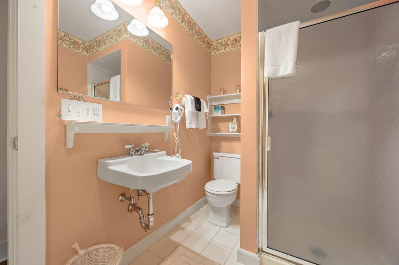 Brook Farm Couette-café 4*